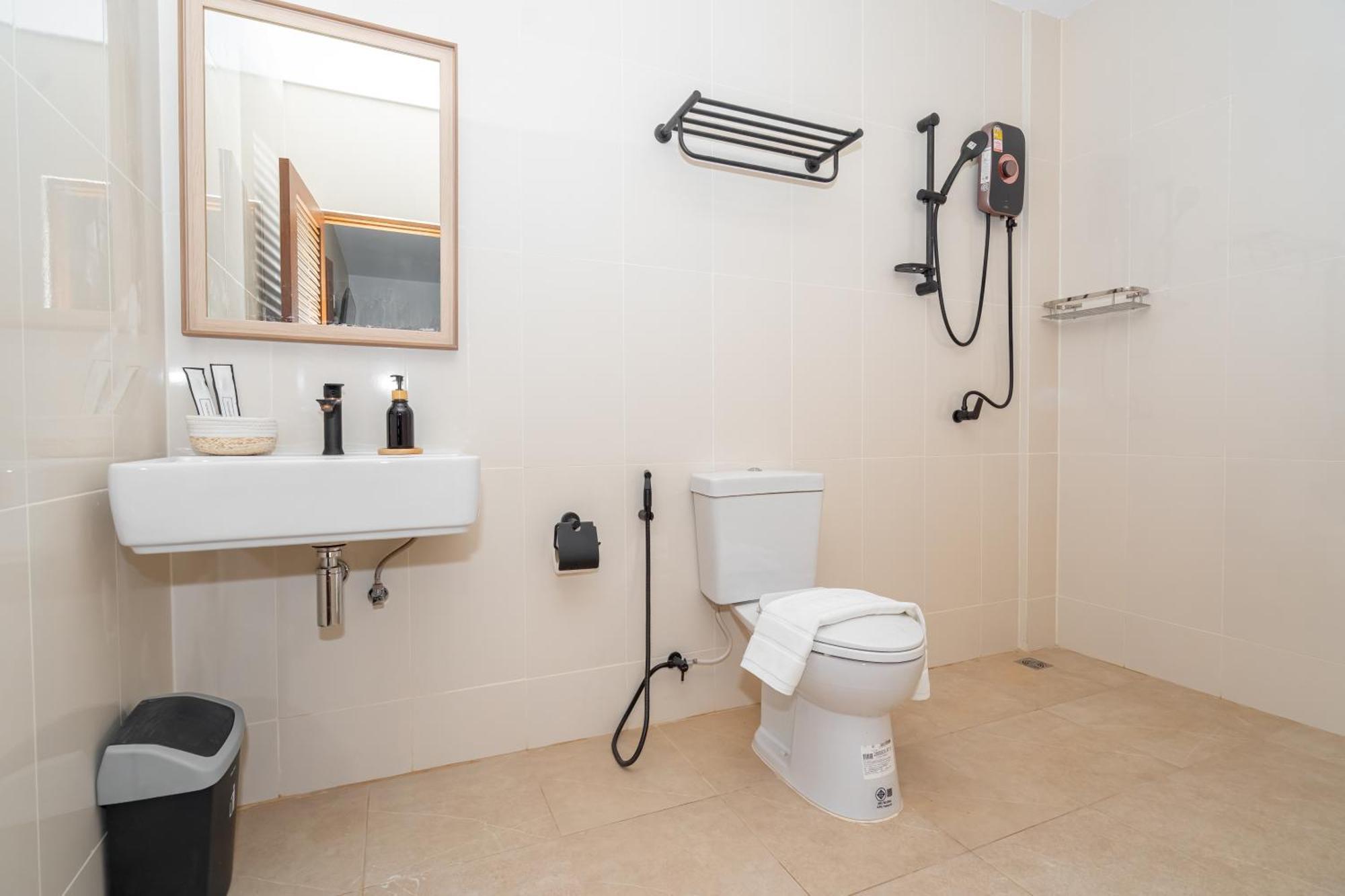Mitsu Guesthouse Карон Экстерьер фото