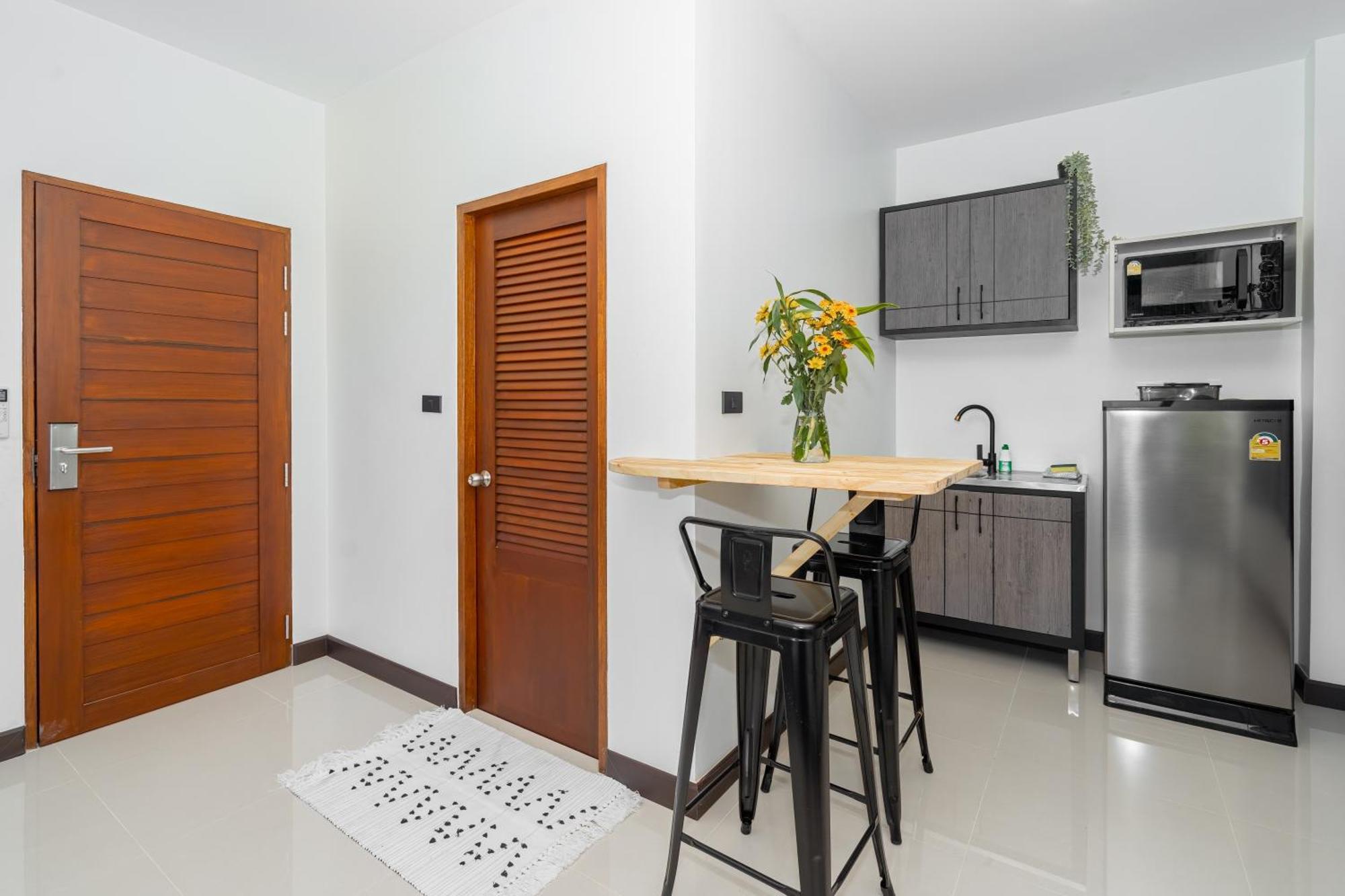 Mitsu Guesthouse Карон Экстерьер фото
